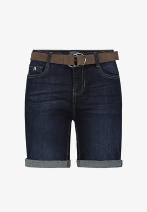 Dunkelblaue Denim-Shorts mit umgeschlagenen Säumen und kontrastierendem gelbem Nähen. Inklusive eines braunen Gürtels mit einer runden Metall-Schnalle.