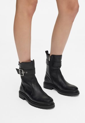 BINKY MID LEG BUCKLE - Cowboy-/Bikerstiefelette - black
