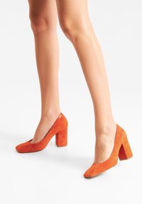 Woden MARIE - Klasické lodičky na opätku - tiger