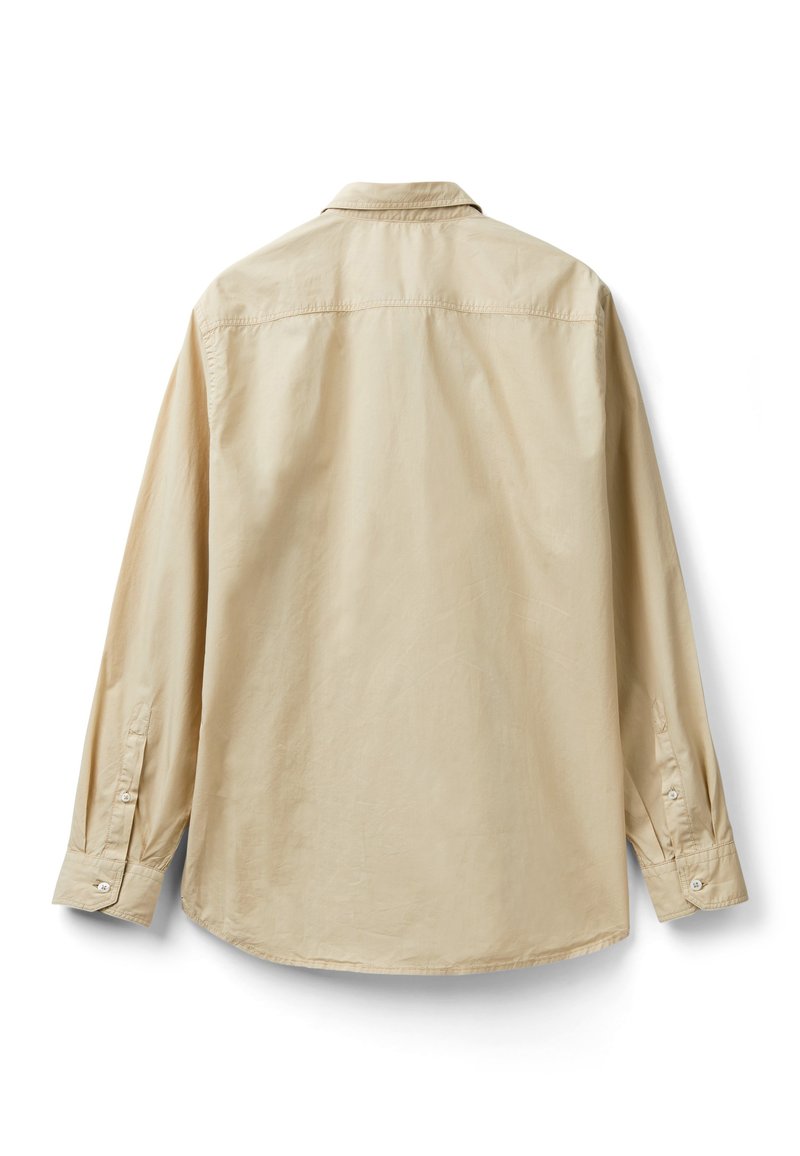Beige langetermijn shirt met een klassieke kraag, knoopmanchetten en een gladde, licht gestructureerde stof; eenvoudige achterkant.