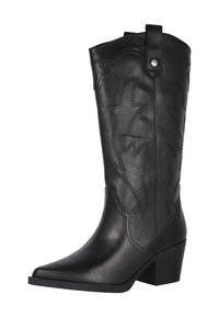 Botas de vaquero de cuero negro con punta afilada, tacón cuadrado y costuras decorativas en el caña. Presenta una solapa y textura suave.