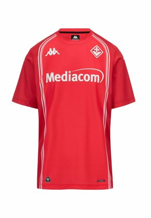 Maillot de sport rouge à manches courtes avec logo Mediacom blanc, logos de la marque Kappa sur la poitrine et le col, et un emblème blanc sur la partie supérieure droite de la poitrine.
