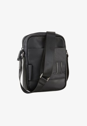 Sac messager noir en matériau synthétique texturé, avec une sangle ajustable, une fermeture éclair et un détail de logo en relief.