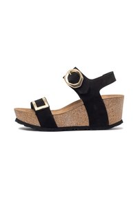 Sandali con zeppa in suede nero con una piattaforma in sughero, dotati di una larga fascia con una fibbia rettangolare in oro e una fascia sul tallone per un supporto maggiore.