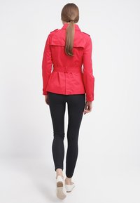 Esprit Overgangsjakke - red