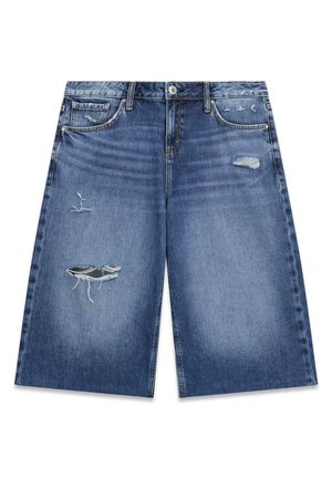 Niebieskie dżinsowe spodenki do kolan z wyblakłym efektem, postarzanymi detalami, przednimi kieszeniami i szlufkami na pasek.