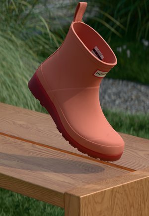 WOMENS PLAY SHORT TRANSLUCENT SOLE BOOT - Cizme din cauciuc - terra cotta/beaujolais