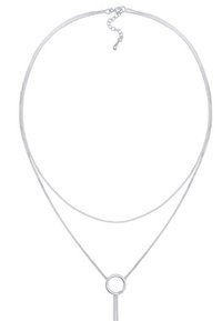 Sølv multi-strengs halskæde med et centralt cirkulært vedhæng og kædedrop. Glat, reflekterende metaloverflade og justerbar lås.