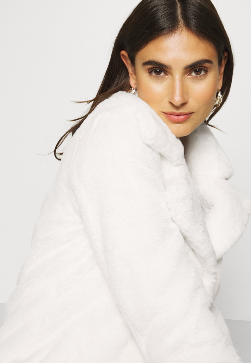 Frieda Freddies Fake Fur Mantel Moon River Mit Kuscheligem Kragen Winter Coat Off White Off White Zalando Ie