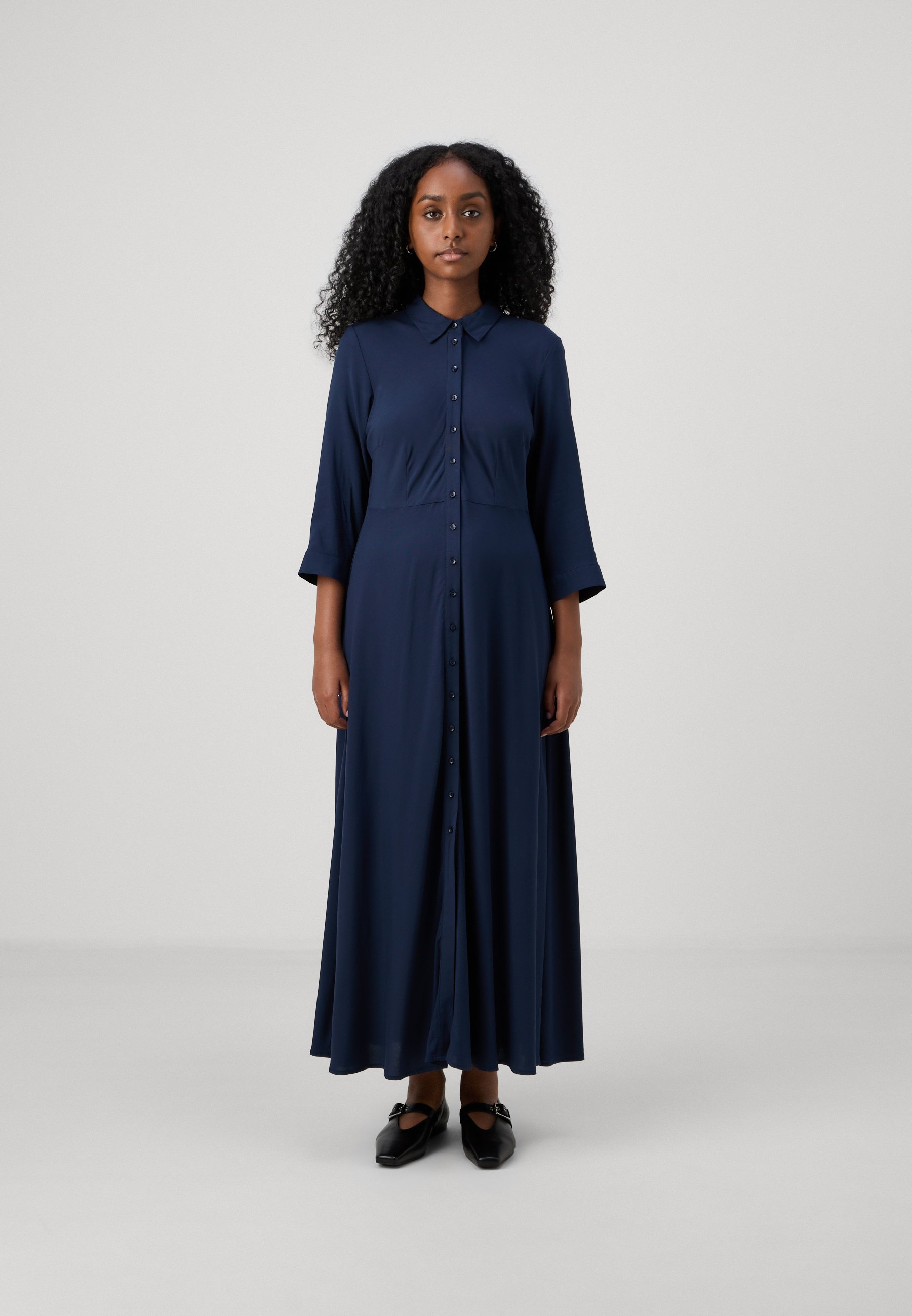 knee length dresses for ladies Y.A.S kjole savanna long shirt dress black dot – Dressforsuccess