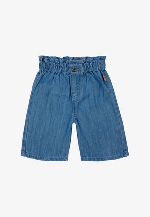 Shorts en denim avec une taille élastique froncée, un seul bouton en cuir marron et une coupe large et décontractée. Couleur bleu clair avec une texture lisse.