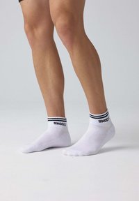 SNOCKS RETRO 4 PACK - Socken - weiß streifen