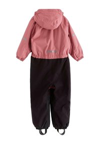 Tuta da neve impermeabile rosa e nera con cappuccio, polsini elasticizzati, dettagli riflettenti e cinghie per i piedi regolabili per una vestibilità sicura.