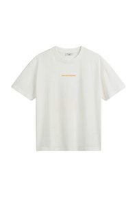 Hvid bomulds t-shirt med korte ærmer og rund hals, med en orange logo tekst placeret centralt på forsiden.
