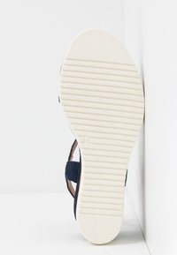 Tamaris Plateausandalette - navy