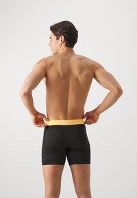 Nike Underwear ESSENTIAL 3 PACK - Úzke boxerky - black/laser orange/dusty cactus/blue