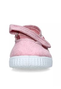 Scarpa in tessuto rosa con tomaia texturizzata, suola in gomma bianca e cinturino incrociato. Design semplice che si concentra sul comfort e sulla facilità di utilizzo.