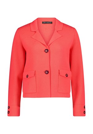 Blazer corail en tissu texturé, avec un col cranté, trois boutons et deux poches avant. Détails de boutons sur les manches.
