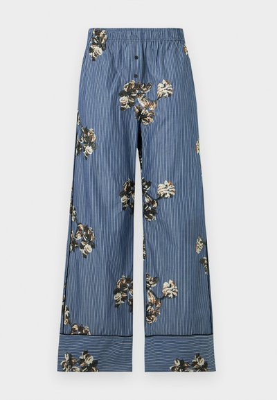 Pantalon bleu à jambes larges avec fines rayures blanches et motifs floraux brodés, doté d'une ceinture élastique et détails bouton.