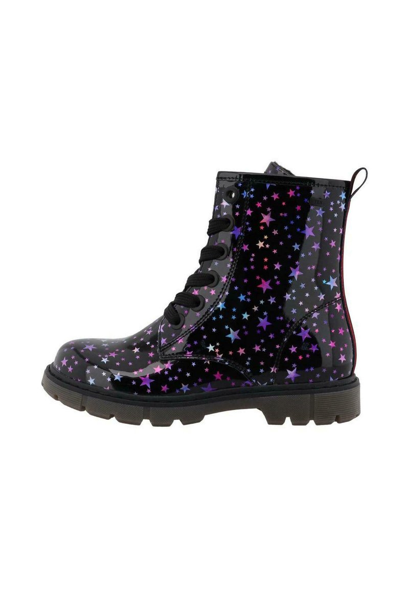 Černé gumové kotníkové boty s lesklým povrchem, zdobené vícebarevným hvězdným vzorem v růžové, fialové a modré barvě, a texturovanou podrážkou.