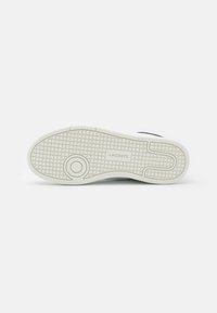 Lacoste LINESET 223 - Tenisice - white/dark green