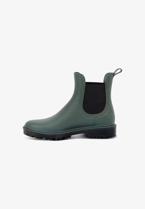 Bota de lluvia verde mate hasta el tobillo con panel lateral elástico negro, lengüeta en la parte trasera y suela negra resistente para tracción.