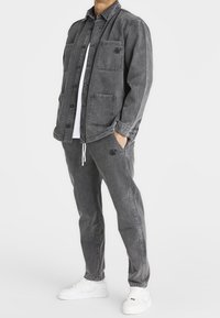 SIKSILK Vaqueros slim fit - black