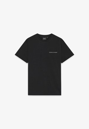 Svart bomull t-skjorte med korte ermer, rund hals og en liten hvit "Lyle & Scott" logo trykket på brystet. Myk tekstur.