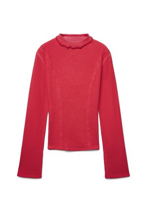 Camicia fitted rossa a maniche lunghe con un sottile colletto arricciato, dettagli delle cuciture in evidenza e orlo leggermente corto.