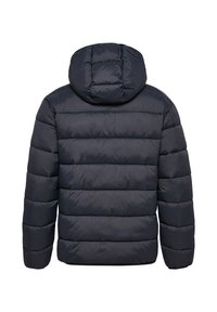 Mörkblå puffjacka med vadderad design och huva. Har en slät yta och elastiska muddar. Lättviktig och isolerad för värme.