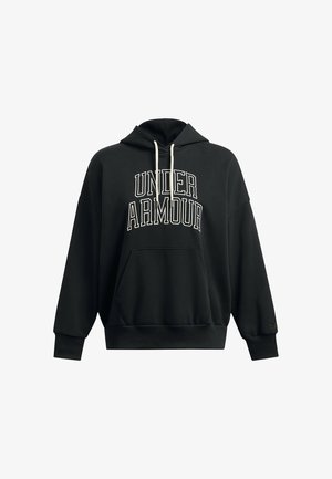 Sort hættetrøje med "UNDER ARMOUR" trykt i store hvide bogstaver. Har en lomme foran og elastiske manchetter ved ærmerne og kanten.