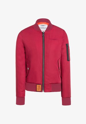 Rode bomberjack van gladde stof, met een voorrits, geribbelde manchetten, een patchzak op de mouw en een oranje binnenvoering.