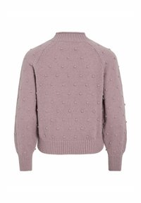 Jasnofioletowy sweter z dzianiny o teksturowanym wzorze bobli, okrągłym dekolcie oraz ściągaczami przy mankietach i u dołu, charakteryzujący się luźnym krojem.