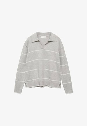 Maglione grigio chiaro con colletto, caratterizzato da strisce orizzontali bianche, texture a coste e spacchi sui lati dell'orlo.