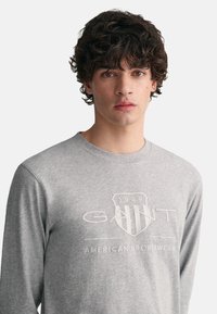 GANT Top s dlhým rukávom - grau