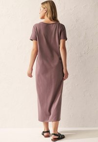 Next TWIST-REGULAR FIT - Jerseyklänning - mauve purple