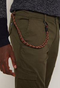 TOM TAILOR DENIM Kapsáče - olive