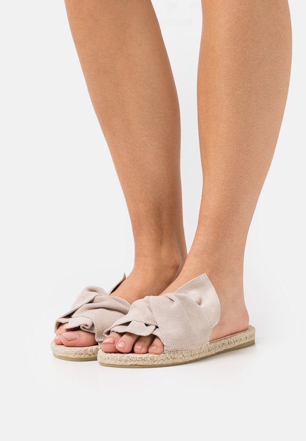 PLAGE BOUCLE  - Pantolette flach - beige