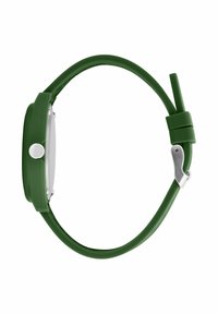 Orologio in silicone verde con quadrante rotondo, pulsante argentato e una superficie liscia e opaca. Presenta un cinturino flessibile con una chiusura metallica sicura.