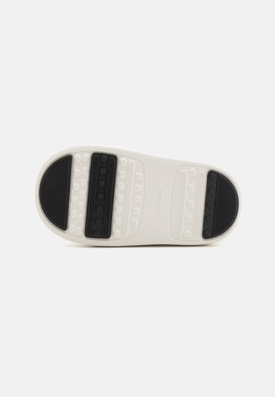 Moon Boot JR PARK ICON UNISEX - Klassikalised poolsaapad - black