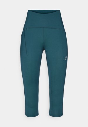 Teal, hoge taille capri leggings van rekbaar, glad materiaal. Beschikt over een zijzak en een klein logo op het onderbeen.