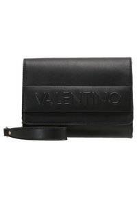 Borsetta a tracolla in pelle nera con logo "VALENTINO" in rilievo, forma rettangolare, dotata di una tracolla removibile e texture liscia.