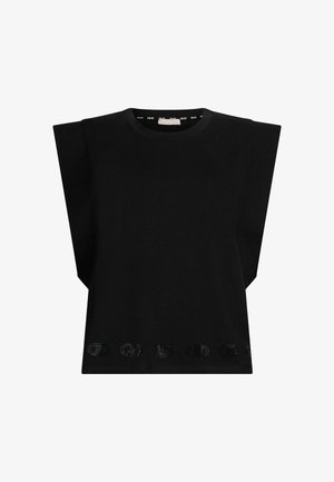 Top nero a maniche corte con fori per le braccia oversize, caratterizzato da motivi circolari a pois lungo l'orlo e una texture di tessuto morbida e liscia.