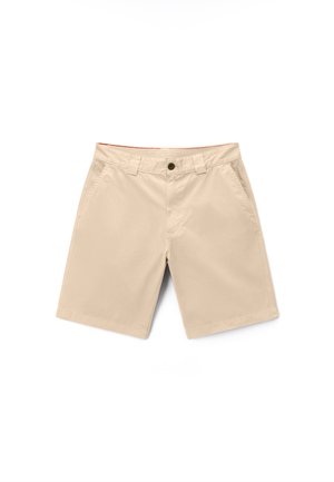 Short beige da uomo fino al ginocchio con passanti per cintura, tasche laterali e chiusura con un solo bottone in vita.