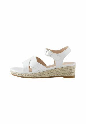 Hvide espadrillesandaler med kilehæl, der har en flettet jutesål og krydsede stropper over tæerne samt en justerbar ankelrem med spænde.
