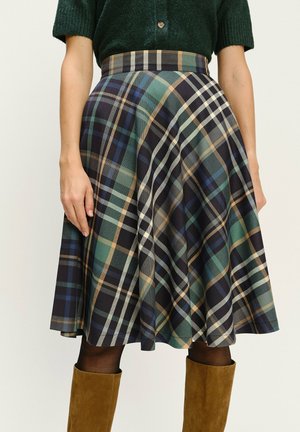 Spódnica w kratę wykonana z teksturowanej tkaniny w ciemnozielonym, granatowym i beżowym kolorze, z rozkloszowanym krojem i wysokim stanem.