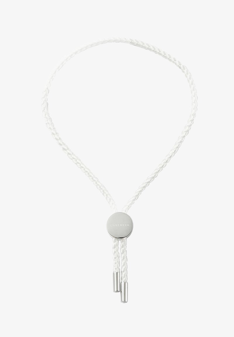 Collier en cordon tressé blanc avec un fermoir rond en argent gravé de "CARLHEIM" et deux extrémités argentées pendantes.