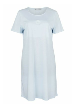 Robe bleu clair à mi-cuisses avec des manches courtes, un col rond et un logo brodé subtil sur la poitrine.