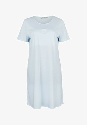 Robe bleu clair à mi-cuisses avec des manches courtes, un col rond et un logo brodé subtil sur la poitrine.