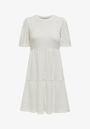 Vestido branco com mangas bufantes curtas, gola redonda e saia em camadas; apresenta um padrão texturizado com pontos em um design em ziguezague.